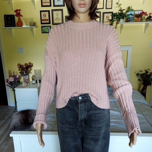 AEO Cropped Crew Neck Knit Sweater - Picture 4 of 13
